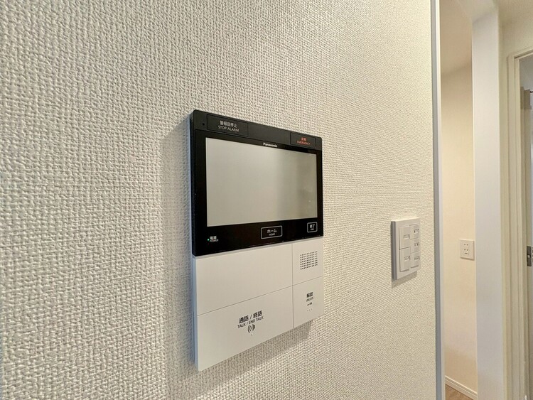 その他 誰が来てもわかる様にモニター付きインターホンを設置。