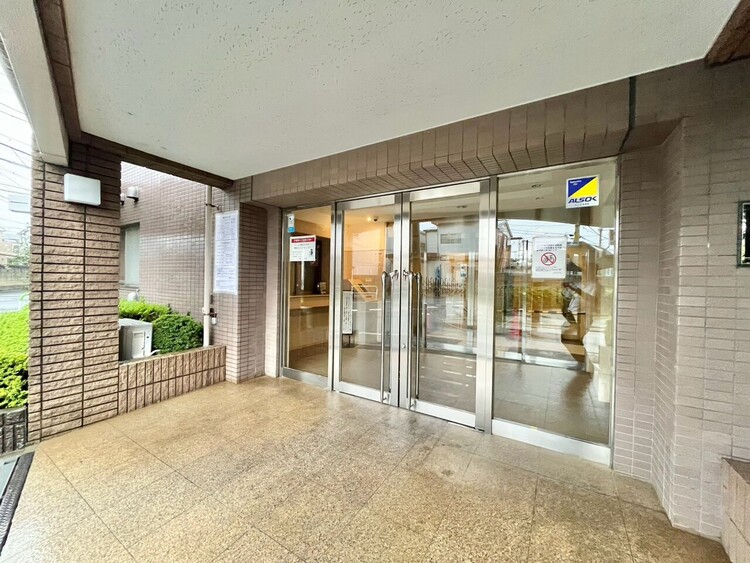 その他 上質感漂う玄関アプローチです。