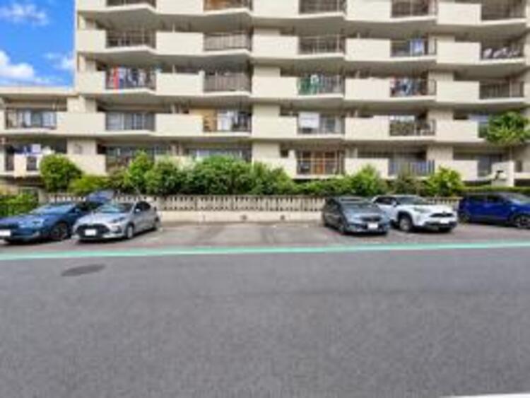 駐車場 道路も広く駐車しやすい駐車場です。※一部CGです