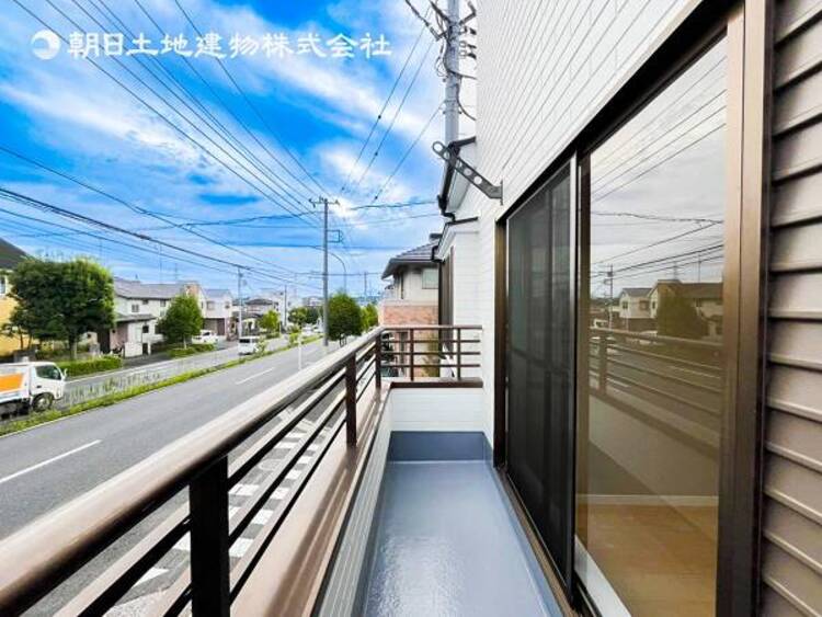 バルコニー 陽当たりと開放感を楽しめるバルコニーです。※一部CGです 
