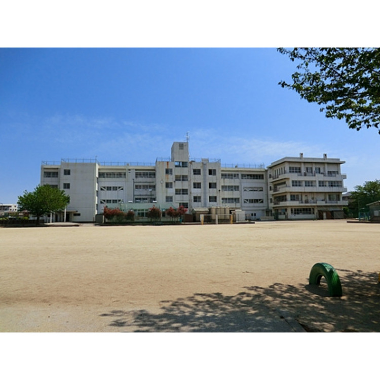 周辺 新堀小学校(約690m)