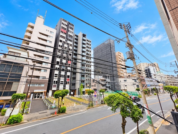 バルコニー 窓を開けると広がる青空。心をリフレッシュして日々を過ごしていきましょう。