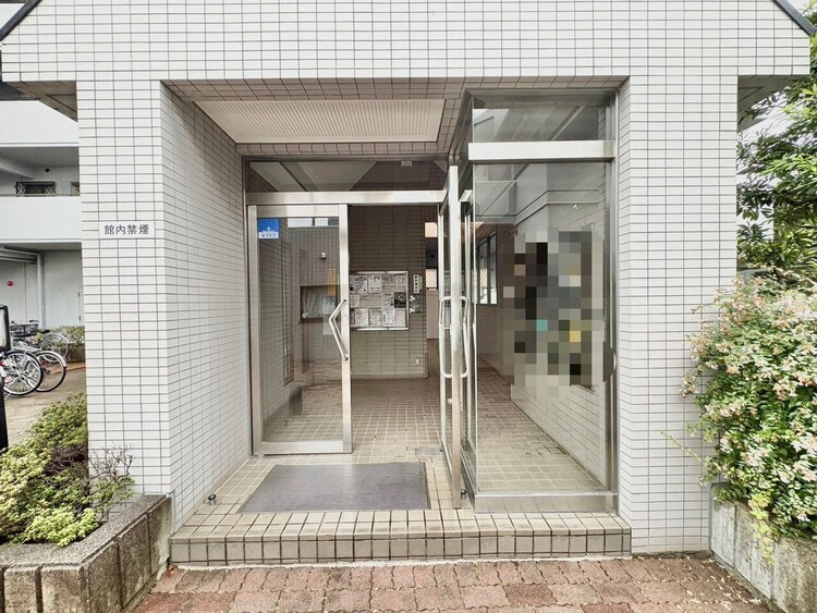 エントランス 外と内をつなぐエントランスは、まさに顔となる場所。