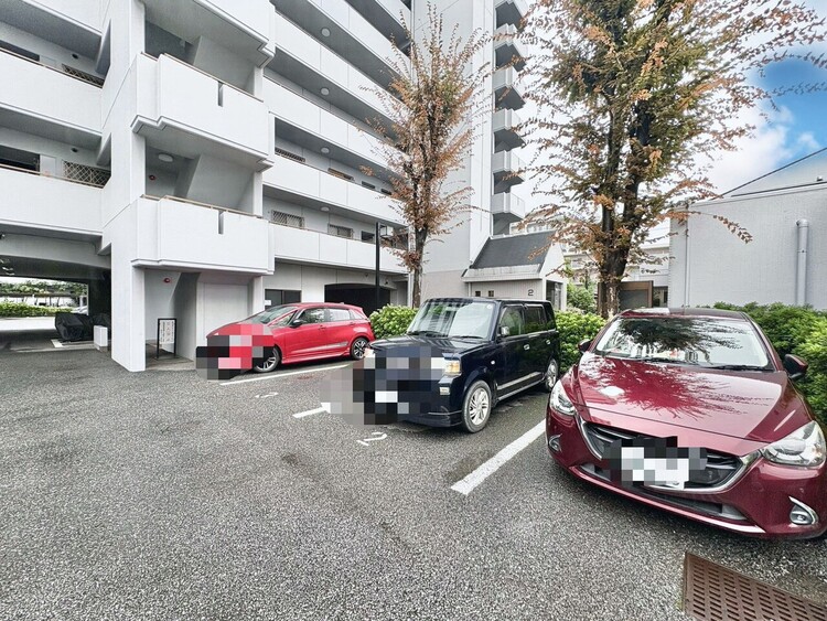 駐車場 本物件の駐車スペースです。車種制限のある場合もございますので、お気軽にお問い合わせくださいませ。