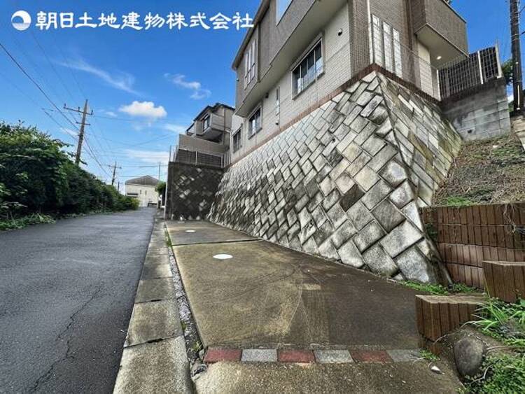駐車場 すぐの見学や資料請求など、お気軽にお問い合わせください