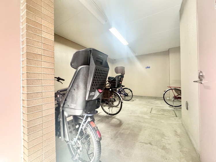 駐車場 きちんと整備された駐輪場。住む方の心遣いが感じられます。