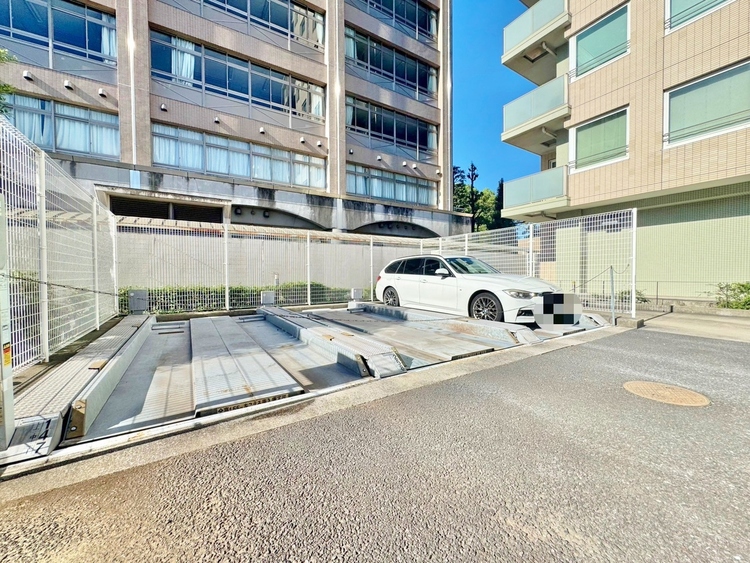 駐車場 本物件の駐車スペースです。車種制限のある場合もございますので、お気軽にお問い合わせくださいませ。