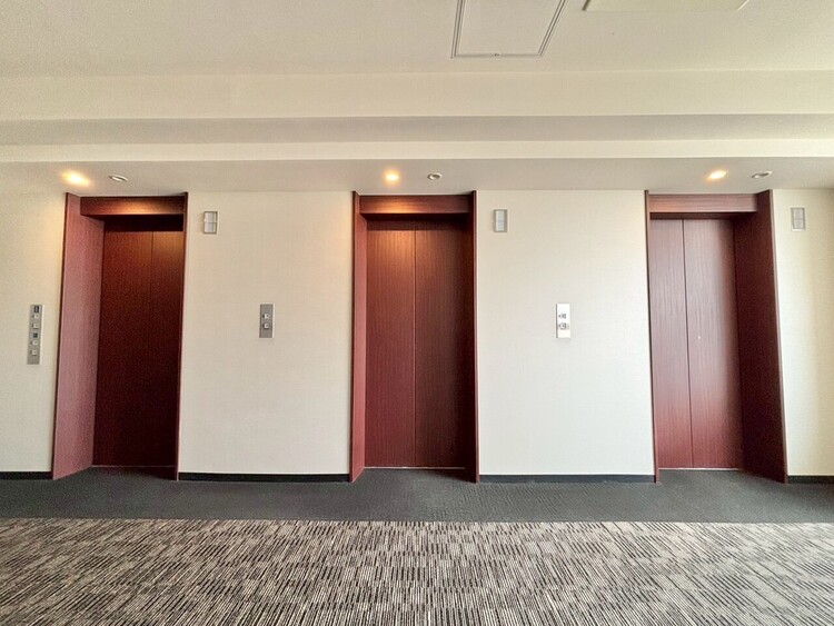 設備 エレベーターの管理も、きちんと行き届いてます。