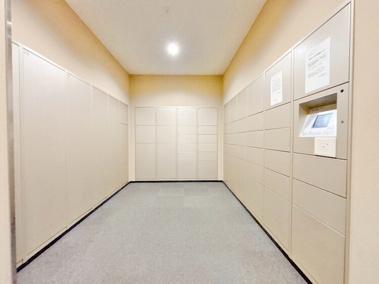 設備 共用部分の宅配ボックスです。留守中の荷物受け取りもできるので、安心して外出ができますね。