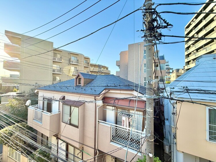 バルコニー 窓を開けると広がる青空。心をリフレッシュして日々を過ごしていきましょう。