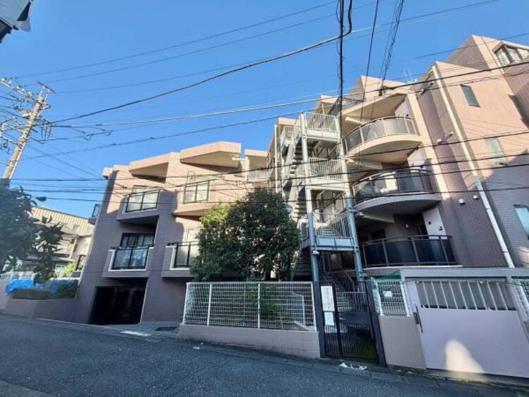 外観 落ち着いた色合いで、周囲の街並みに馴染む外観です。