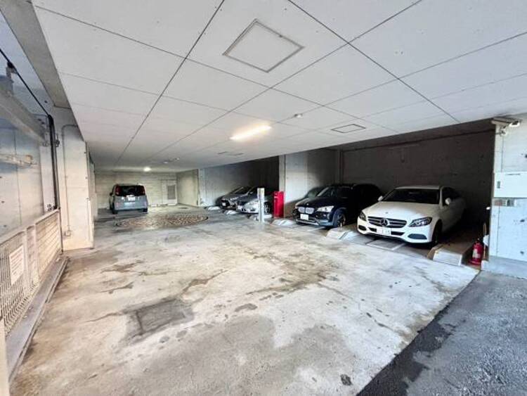 駐車場 駐車場付きで、マイカー派の方にも安心です。