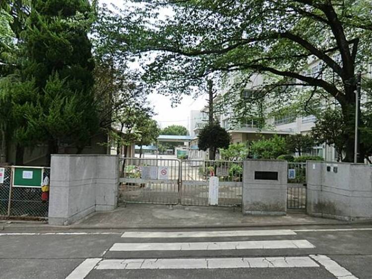 周辺 川崎市立三田小学校　640ｍ