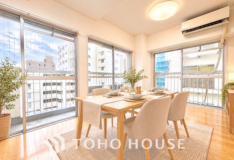 内装 【LIVING】角度を変えると見えてくる、もうひとつの住空間。※この画像の家具の配置には、CGによる加工を施しております。