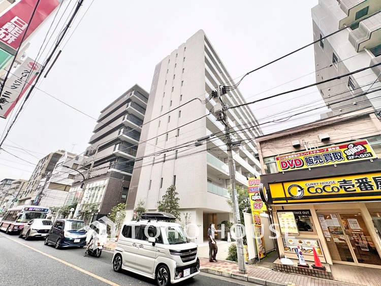 外観 活気ある街並みに馴染む現代的で上品な外観デザイン。利便性と居住性を兼ね備えた住環境です。