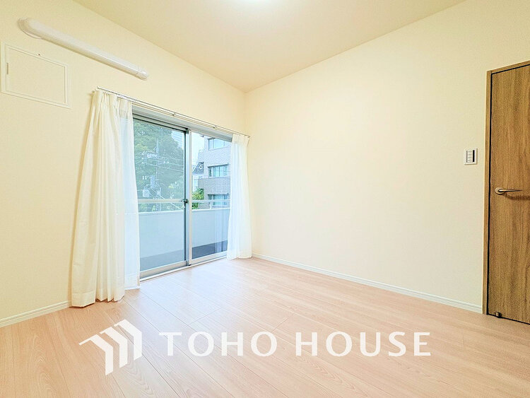 内装 採光もある洋室は、くつろぎのひと時を過ごすのにぴったり