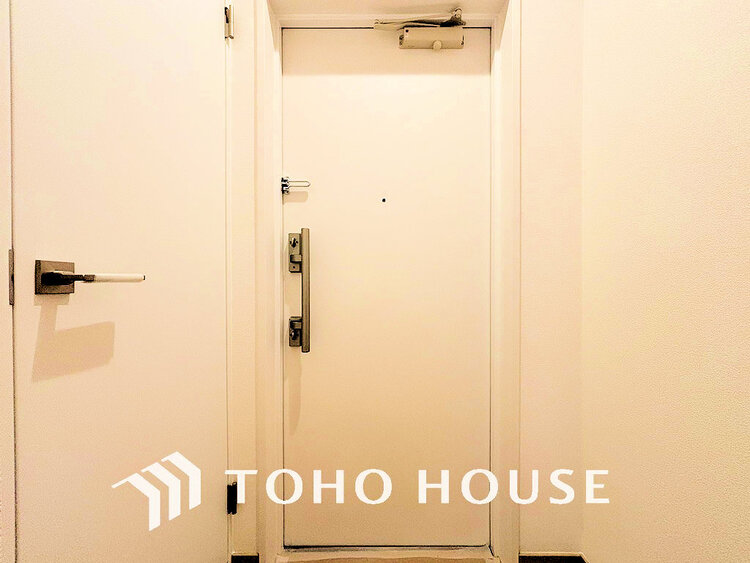 玄関 落ち着いた雰囲気の玄関、家族の帰りを暖かく迎えてくれます