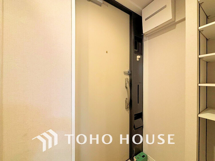 玄関 落ち着いた雰囲気の玄関、家族の帰りを暖かく迎えてくれます