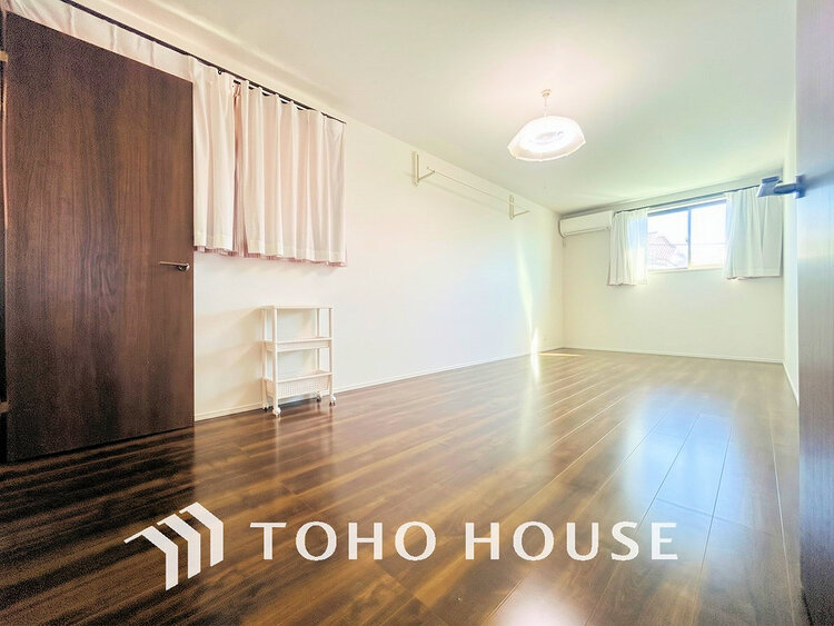 内装 シンプルですっきりとした室内は飽きのこない居心地の良い雰囲気(現地には家具があります)