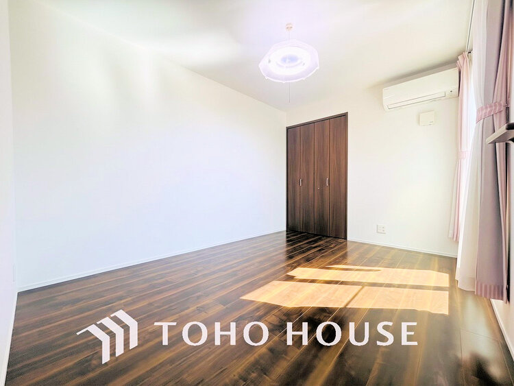 収納 居室　収納(現地には家具があります)