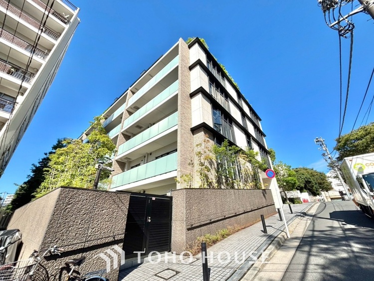 外観 漂う上質な空気感、マンションに入れば「おかえりなさい」と笑顔で迎えてくれるエントランス。最良の心配りを感じるマンションでした。