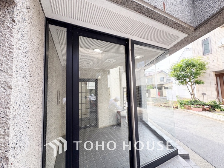 その他 ◆木漏れ日◆の様な採光が優しく足元を照らし、心地いい暮らしの道しるべを写し出す。この空間で過ごす家族との語らいの時間がとても素敵で幸せを感じるかもしれない。【Holiday of a home】