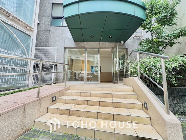 エントランス エントランスはマンションの顔。清潔感、存在感のあるエントランスは居住者の心を豊かにする。