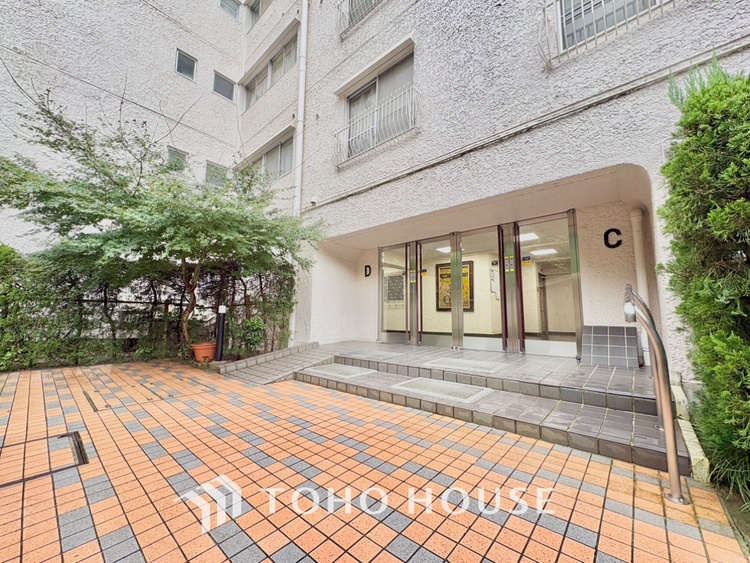 エントランス エントランスはマンションの顔。清潔感、存在感のあるエントランスは居住者の心を豊かにする。