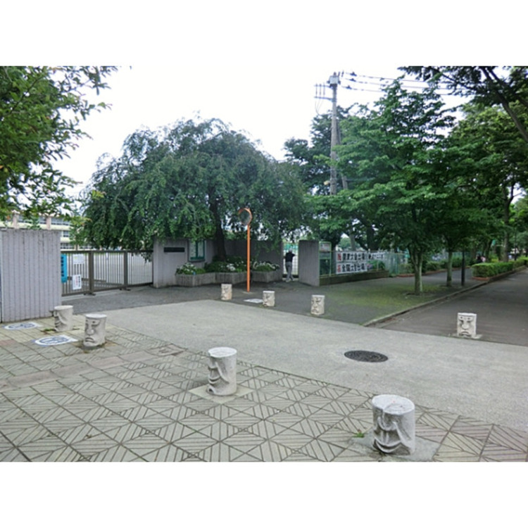 周辺 練馬区立大泉学園桜中学校(約250m)