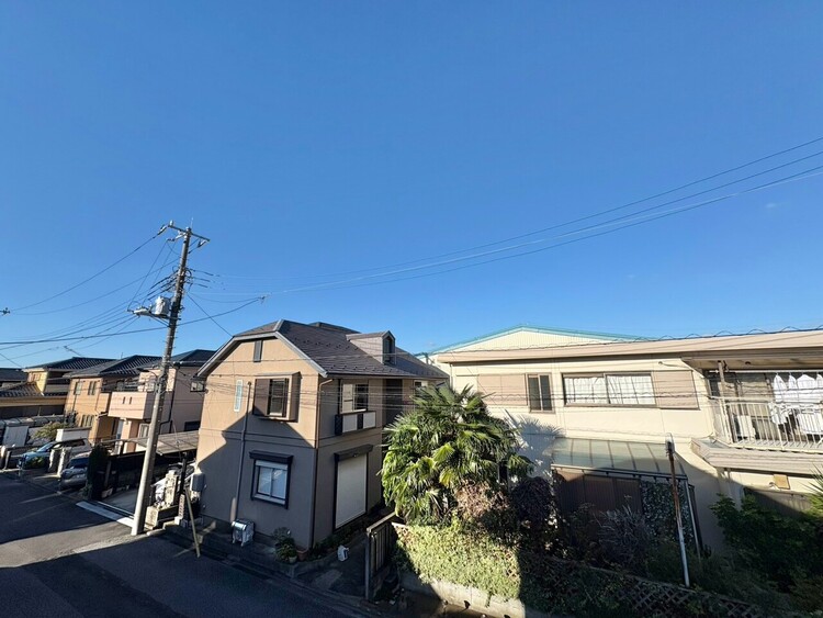 バルコニー 窓を開けると広がる青空。心をリフレッシュして日々を過ごしていきましょう。