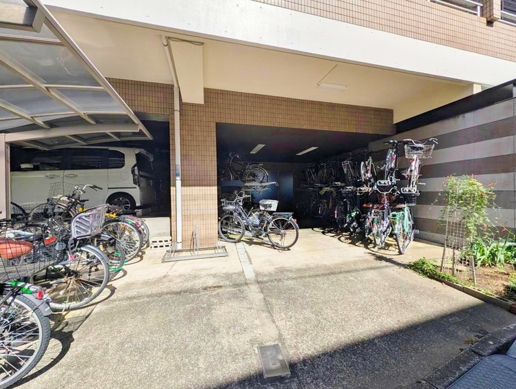 その他 きちんと整備された駐輪場。住む方の心遣いが感じられます。