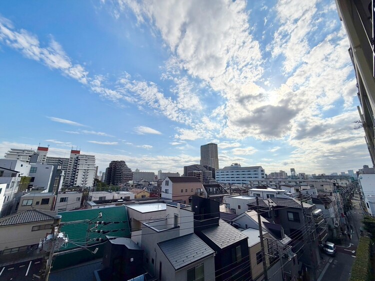 その他 眺望や窓からの景色が良いと、家で過ごす時間も快適です。