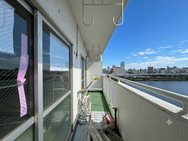その他 朝の澄んだ空気や、夕方に吹く清々しい風を感じられるバルコニー。※CG加工により晴天にしています。