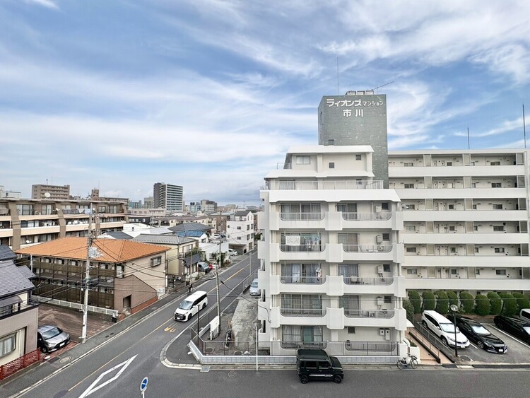 バルコニー 頬をなでる、優しい風を感じることが出来ます。