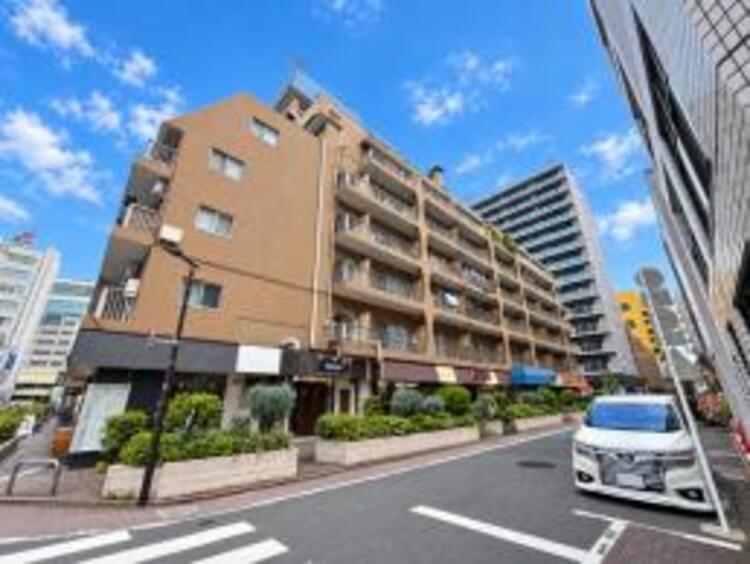 外観 住みやすさとデザイン性を両立させた欲張りな住宅が登場しました　相反しがちなことが相互作用でより良質に！本物だけが表現することができる質の高い機能美はよきものをつなげた古くからの伝統と最新技術の結晶です																			