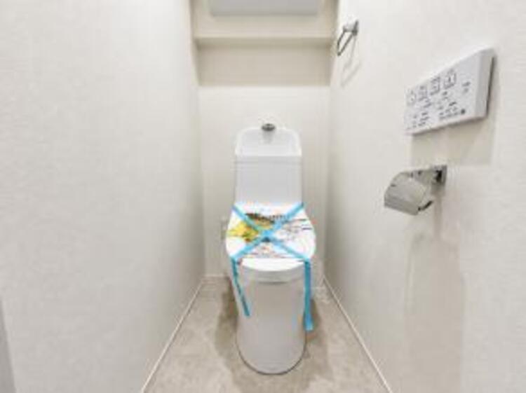トイレ ウォシュレット、保温機能付き便座など充実の設備です　お掃除がしやすくストレスフリー！！（家具等は一部CGです。）