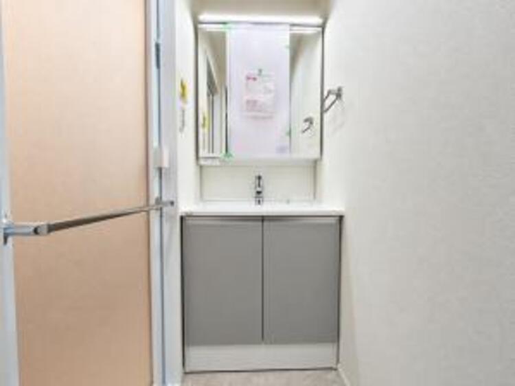 洗面 使用頻度の高い場所だからこそ便利な空間に。多人数での使用も考えた便利な空間です（家具等は一部CGです。）