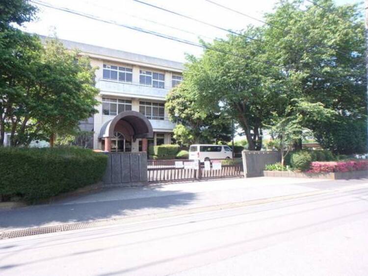 周辺 若草中学校まで約699ｍ(徒歩9分)