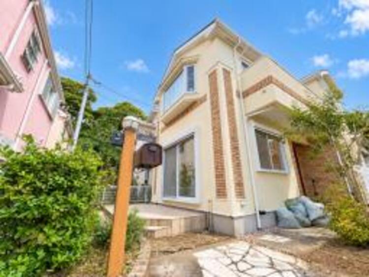 外観 住みやすさとデザイン性を両立させた欲張りな住宅が登場しました　相反しがちなことが相互作用でより良質に！本物だけが表現することができる質の高い機能美はよきものをつなげた古くからの伝統と最新技術の結晶です																			 