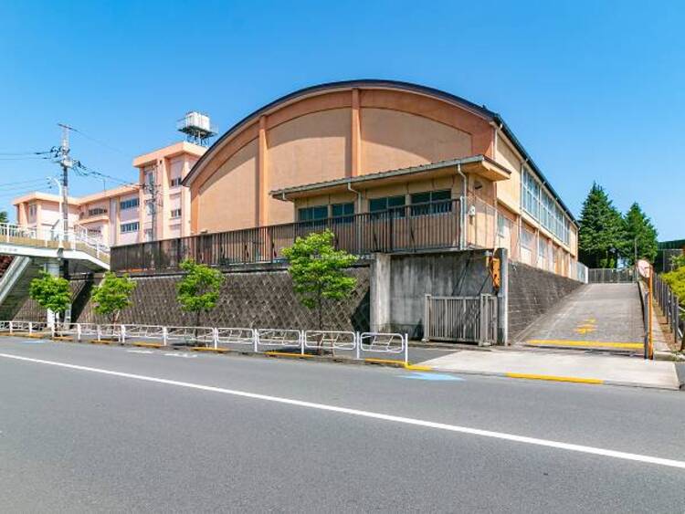 周辺 八王子市立長房小学校迄570ｍ