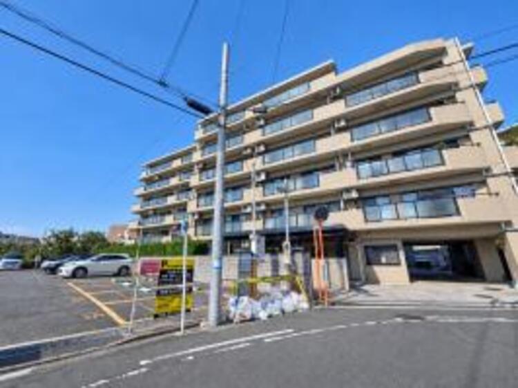 外観 住みやすさとデザイン性を両立させた欲張りな住宅が登場しました　相反しがちなことが相互作用でより良質に！本物だけが表現することができる質の高い機能美はよきものをつなげた古くからの伝統と最新技術の結晶です																			 