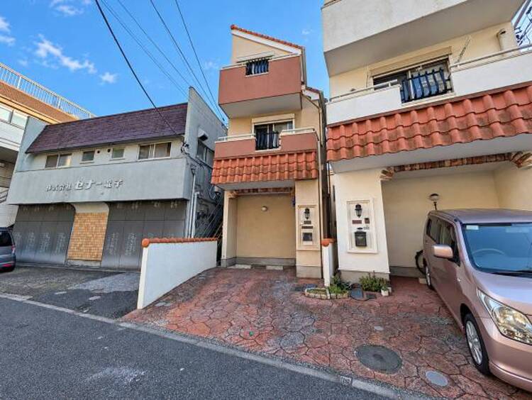 外観 落ち着きのある身近で安心感のある住環境がとてもすてきです！！！小さなお子様にも安心感が広がります！！！前面道路や周辺の落ち着きも暮らしやすさにつながります。現地の雰囲気をぜひご体感くださいませ！ 