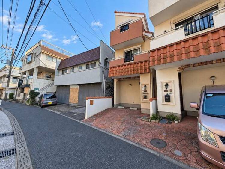 外観 四季の移ろいを身近に感じられる穏やかな住環境が贅沢です！！！さわやかな自然を感じる日常に癒されます！！！緑の潤いを感じながら過ごす日常は、家族の時間価値をより心地よく高めてくれそうです。 