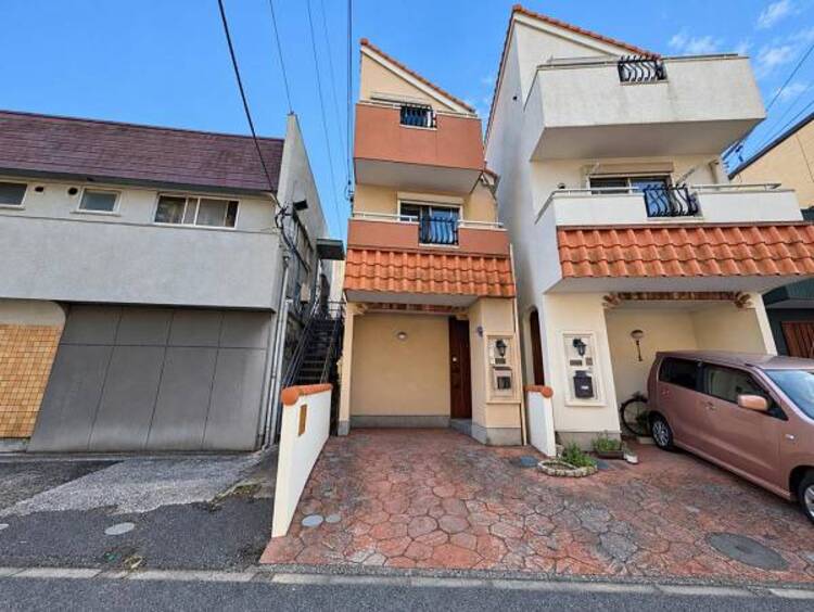 外観 住宅街が広がる穏やかなロケーションとのびのびとした空気感！！落ち着きある毎日を静かに育んでくれます！住宅宅街ならではのおだやかな空気感が魅力です。落ち着いた暮らしを想像しながら現地をご覧ください！ 
