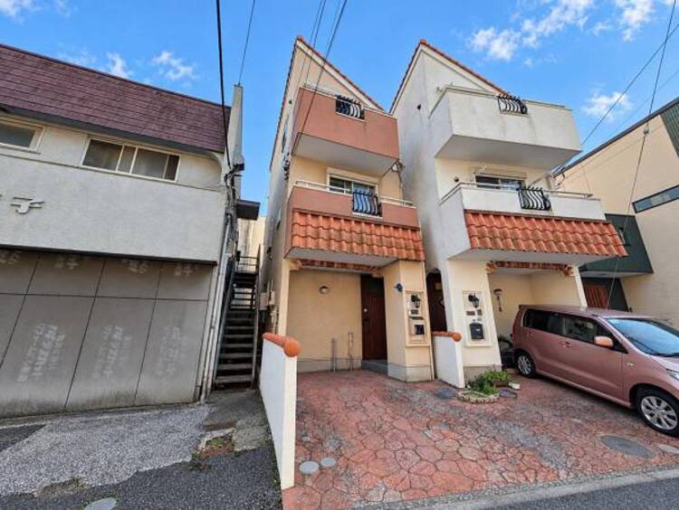 外観 利便性と落ち着きがほどよく調和した住環境で快適な暮らしを！！通勤や買物にもちょうどよさ感じられます！！生活利便と落ち着いた住環境のバランスが魅力です。毎日の暮らしやすさを現地でご確認ください！ 