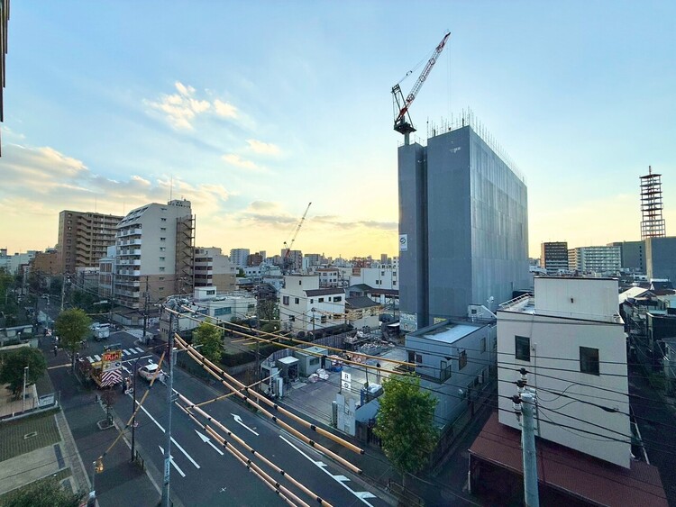 バルコニー 頬をなでる、優しい風を感じることが出来ます。