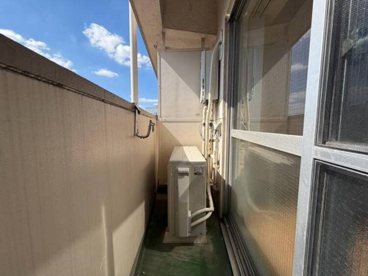 バルコニー 自分だけのプライベート空間。都会の喧騒を忘れてリラックスできる空間になるでしょう。