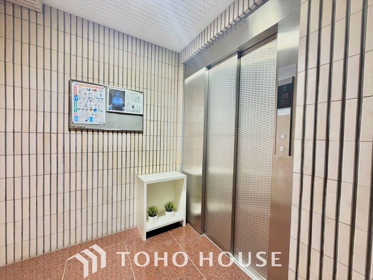 エントランス 喧噪から離れ広々した寝室でゆったりと過ごす。そんな寛いだ休日もあっていい。だって『何もしない時を楽しむ』そんな贅沢な時間を愛する