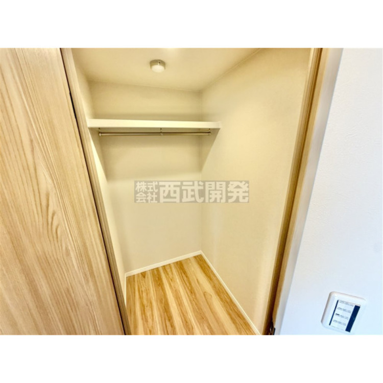 収納 クローゼットがございます。収納が多いお家はすっきりして快適空間です。